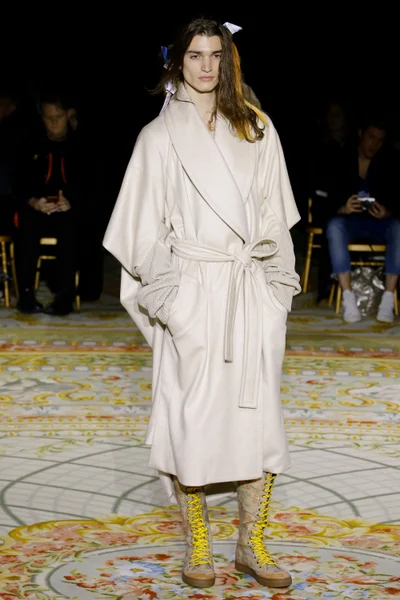 Look 24